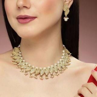 Karatcart Gold Plated Kundan Peal Jewellery Set for Women